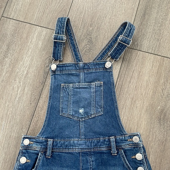 H&M short jean overalls.  Childs 12 - Picture 3 of 8